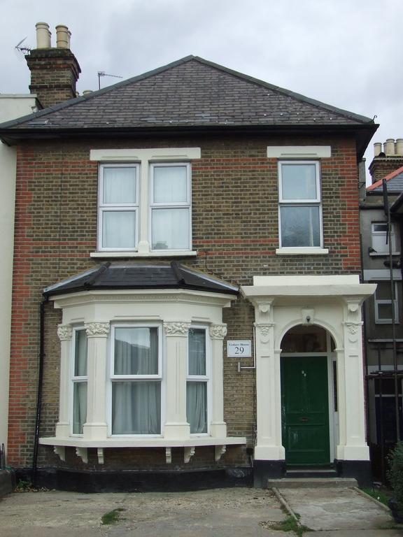Cedars House Hotel Croydon Bagian luar foto