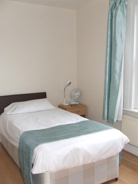 Cedars House Hotel Croydon Bagian luar foto