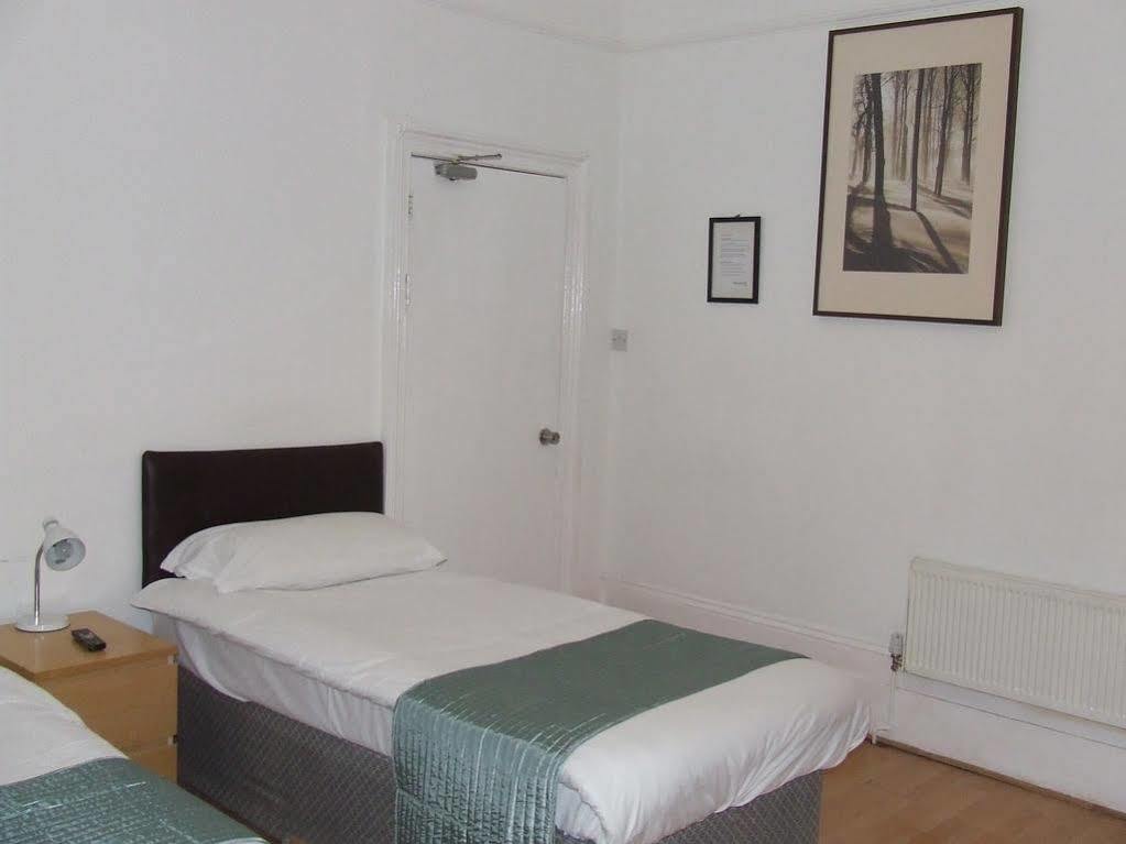 Cedars House Hotel Croydon Bagian luar foto